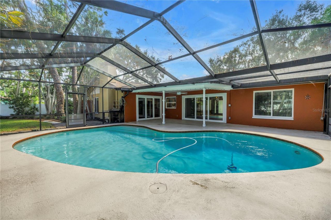 905 Serpentine Drive S, Saint Petersburg, FL 33705 Photo