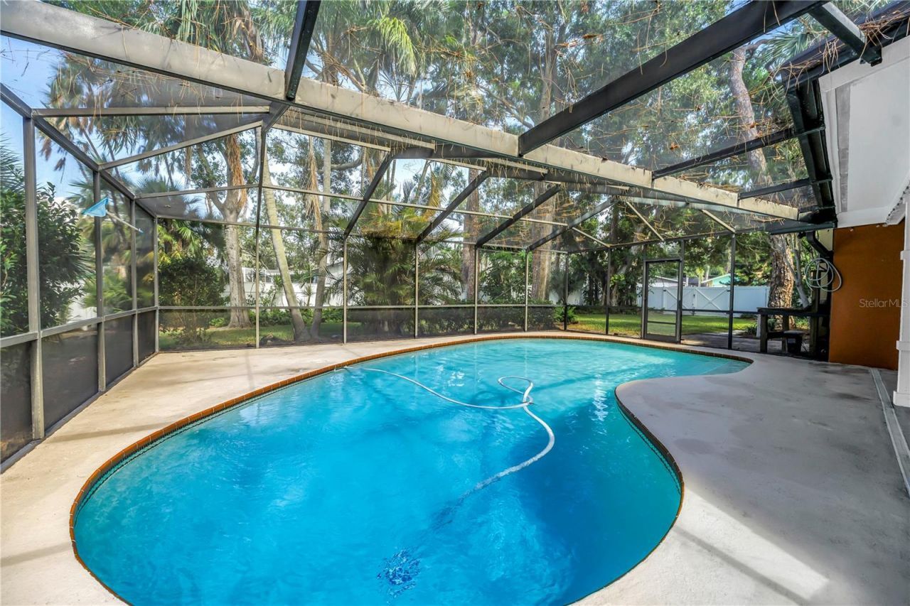 905 Serpentine Drive S, Saint Petersburg, FL 33705 Photo