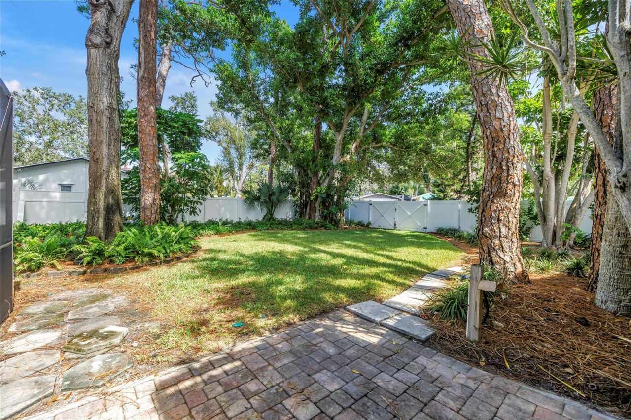 905 Serpentine Drive S, Saint Petersburg, FL 33705 Photo