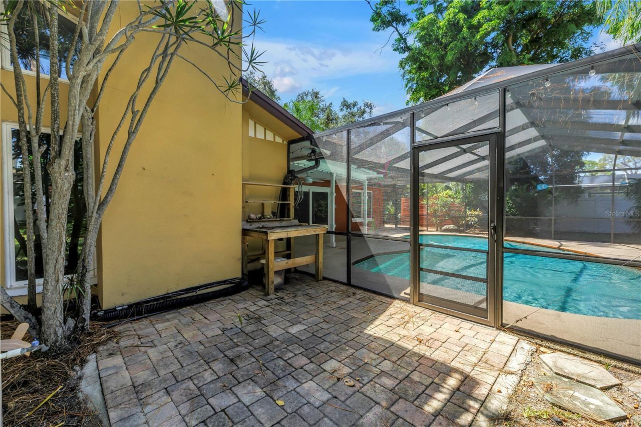 905 Serpentine Drive S, Saint Petersburg, FL 33705 Photo