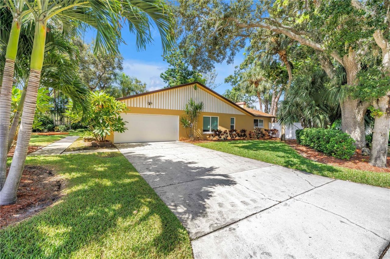 905 Serpentine Drive S, Saint Petersburg, FL 33705 Photo