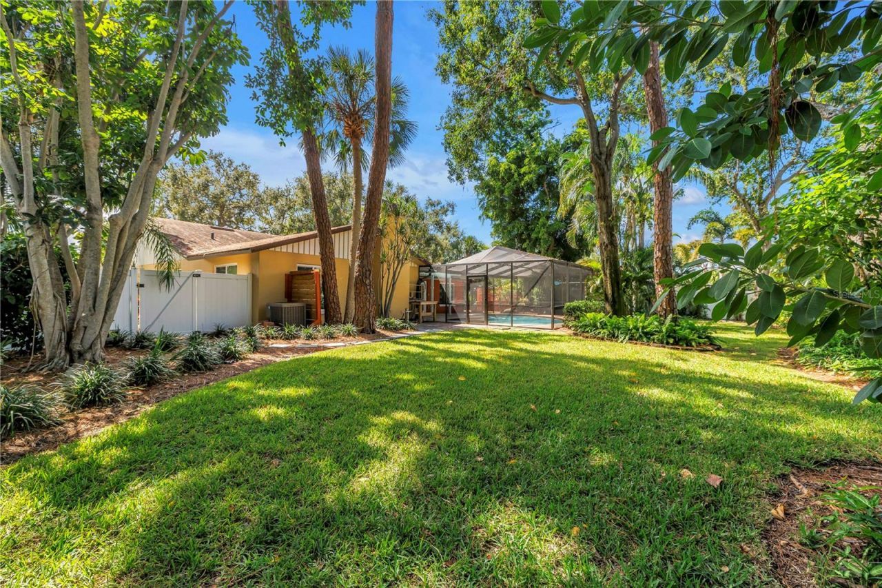 905 Serpentine Drive S, Saint Petersburg, FL 33705 Photo