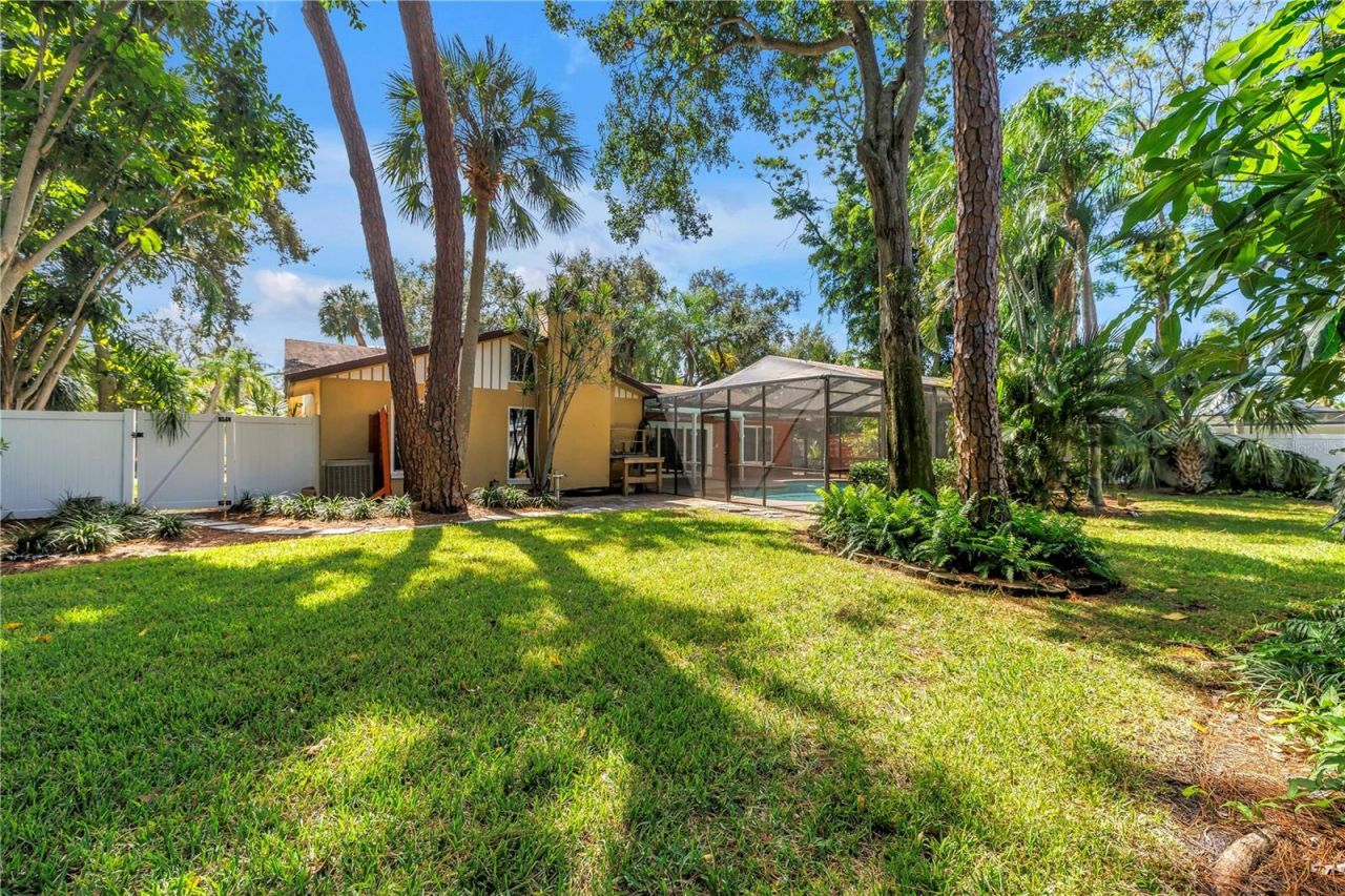 905 Serpentine Drive S, Saint Petersburg, FL 33705 Photo