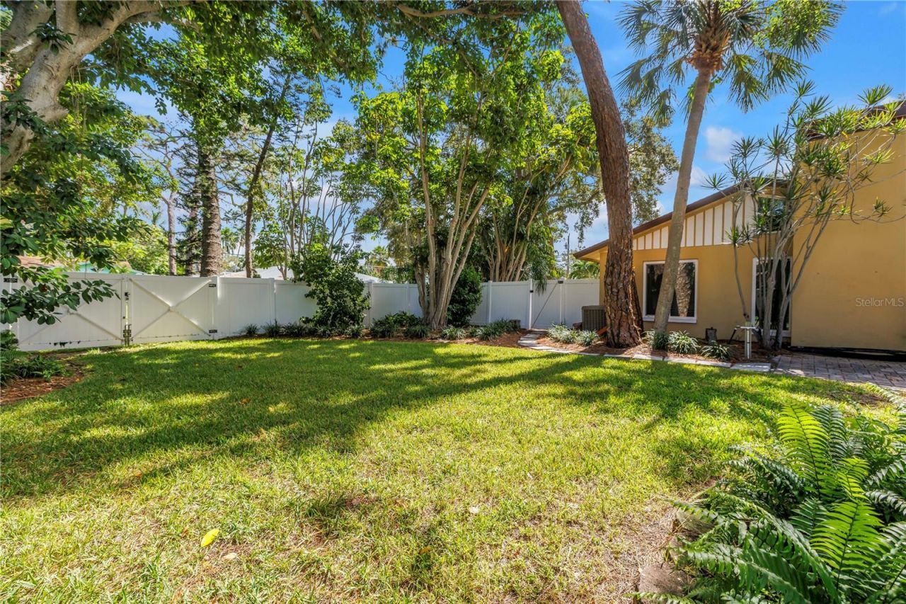 905 Serpentine Drive S, Saint Petersburg, FL 33705 Photo