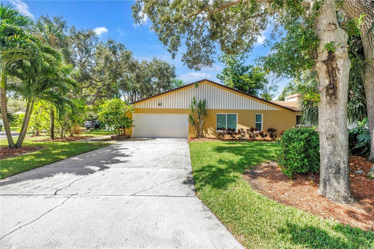 905 Serpentine Drive S, Saint Petersburg, FL 33705 Photo