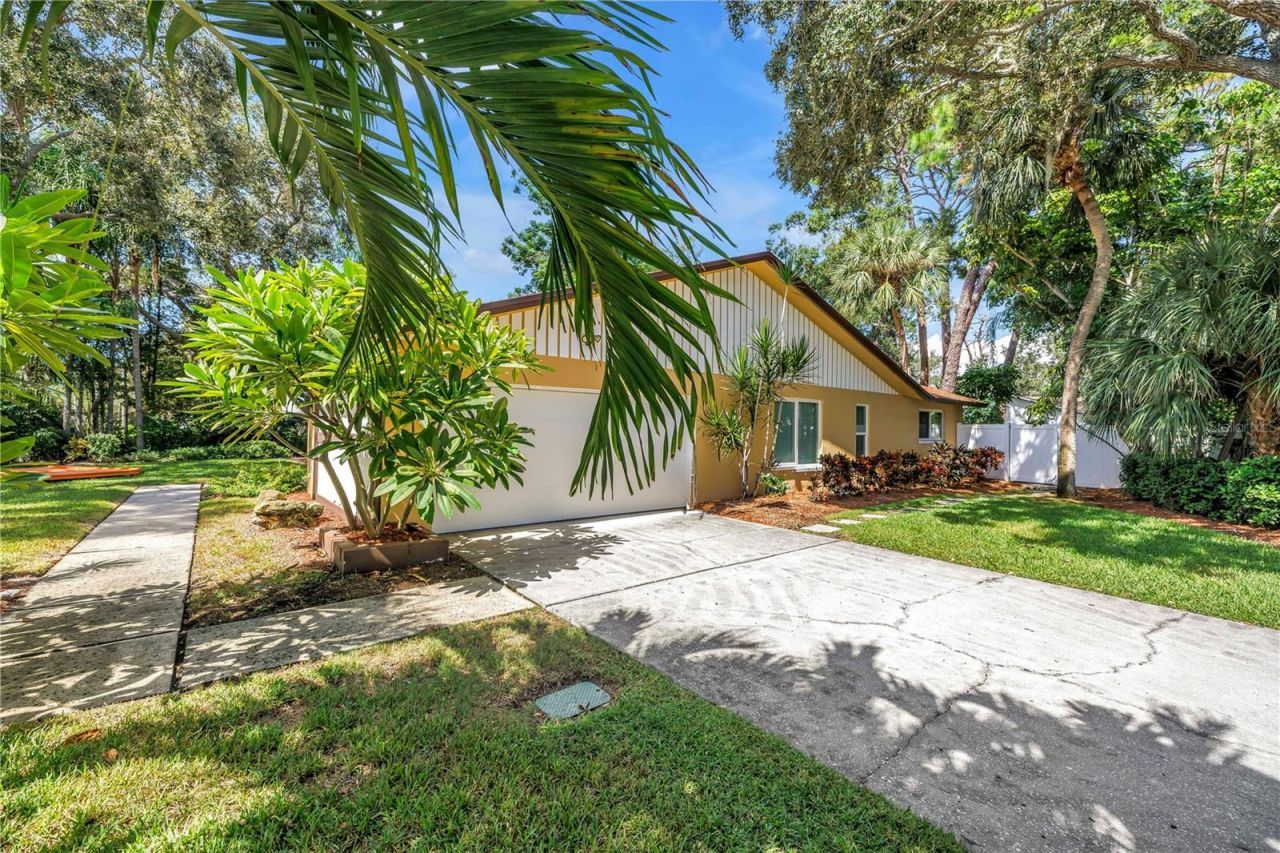 905 Serpentine Drive S, Saint Petersburg, FL 33705 Photo