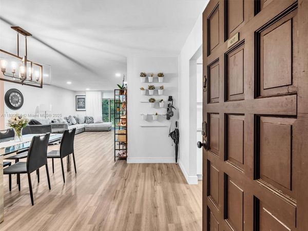 6061 N Falls Cir Dr, Unit 407, Lauderhill, FL 33319