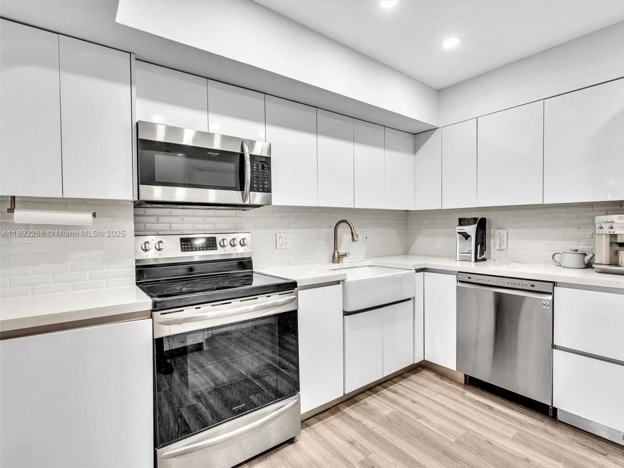 6061 N Falls Cir Dr, Unit 407, Lauderhill, FL 33319 Photo