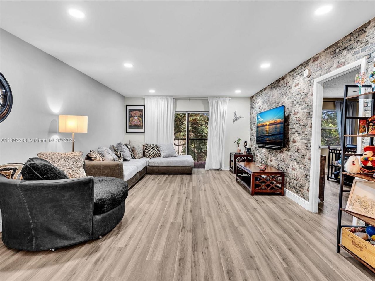 6061 N Falls Cir Dr, Unit 407, Lauderhill, FL 33319 Photo