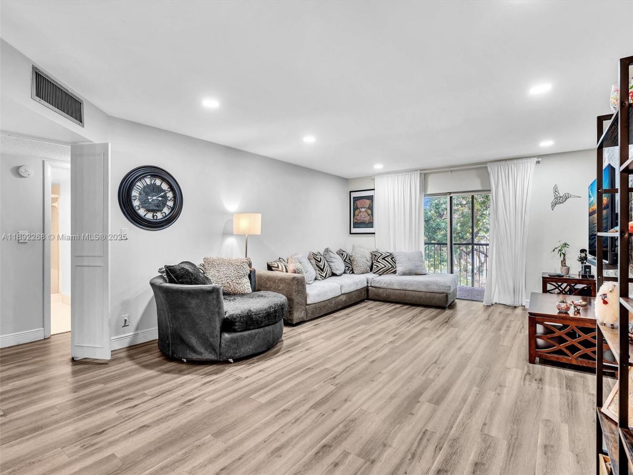 6061 N Falls Cir Dr, Unit 407, Lauderhill, FL 33319 Photo