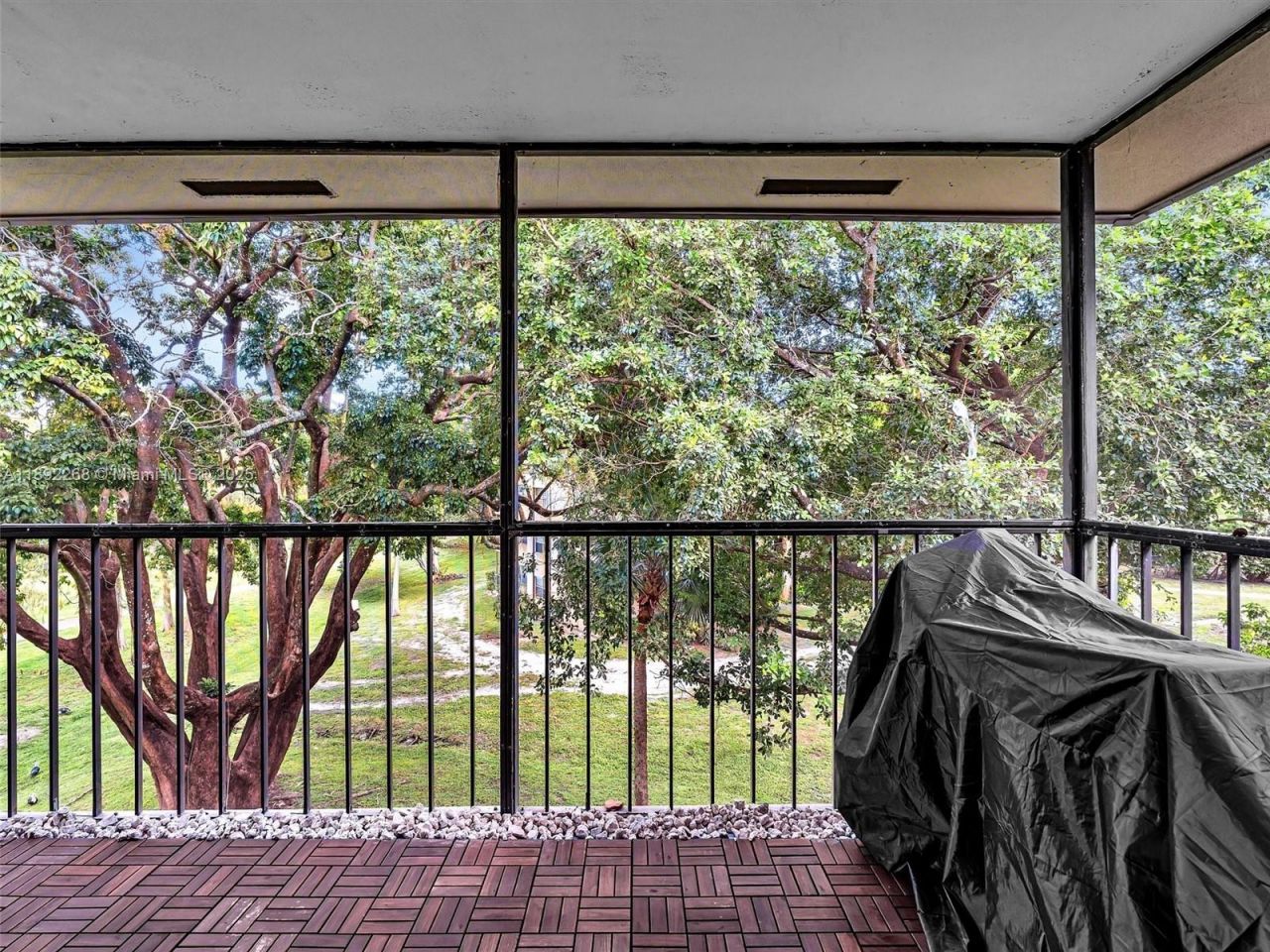 6061 N Falls Cir Dr, Unit 407, Lauderhill, FL 33319 Photo