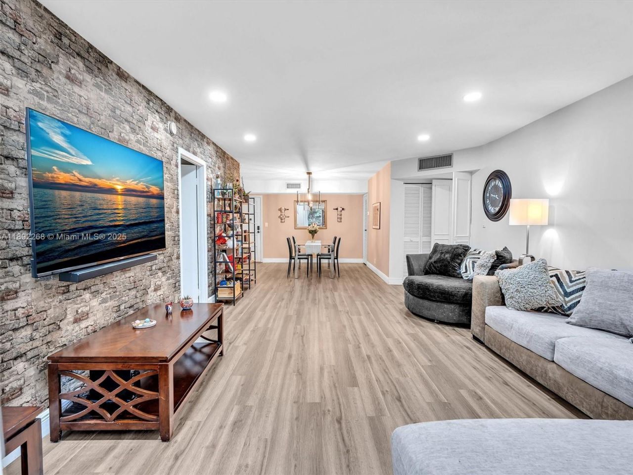 6061 N Falls Cir Dr, Unit 407, Lauderhill, FL 33319 Photo