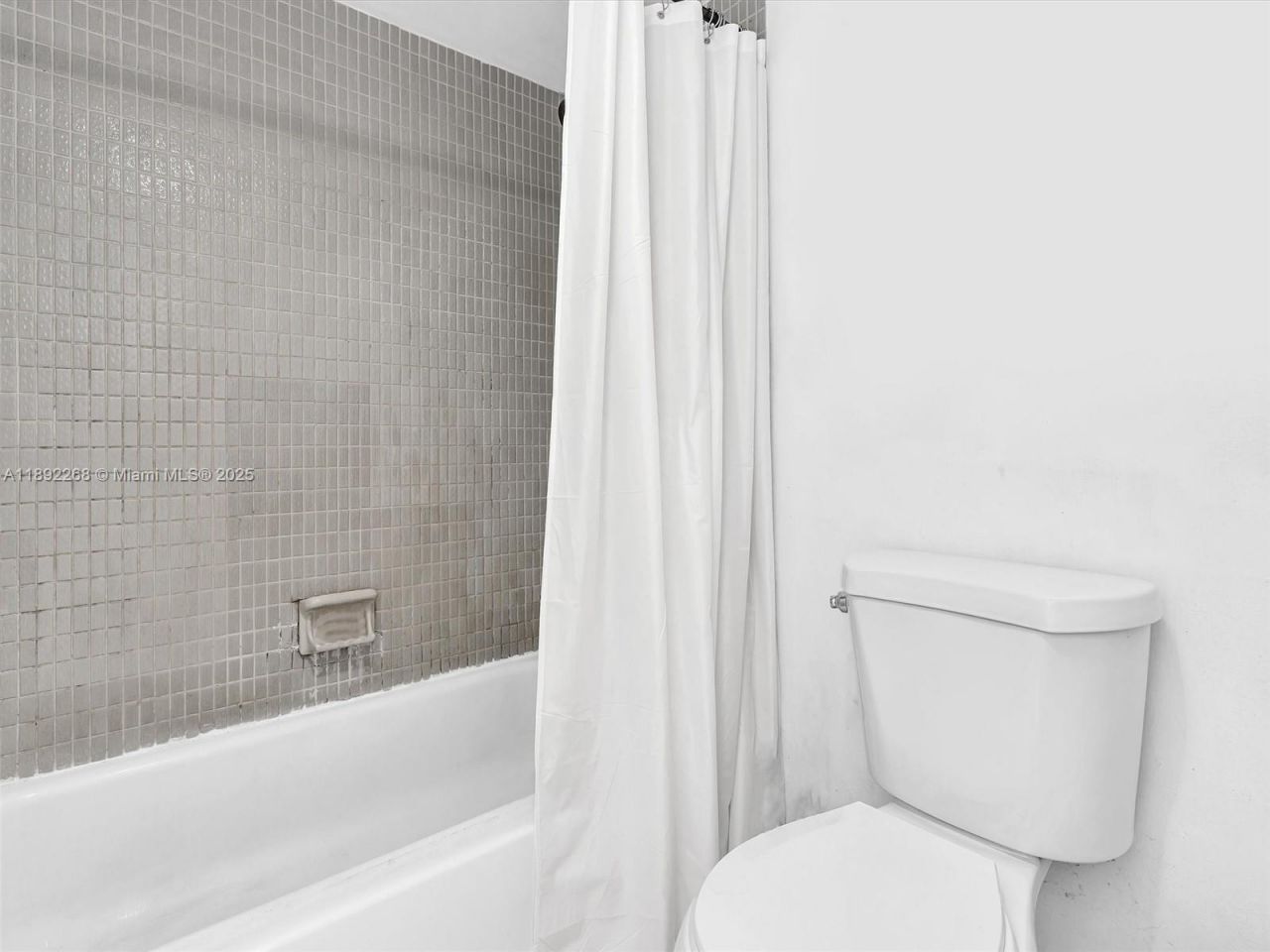 6061 N Falls Cir Dr, Unit 407, Lauderhill, FL 33319 Photo