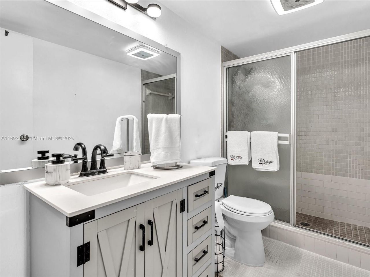 6061 N Falls Cir Dr, Unit 407, Lauderhill, FL 33319 Photo