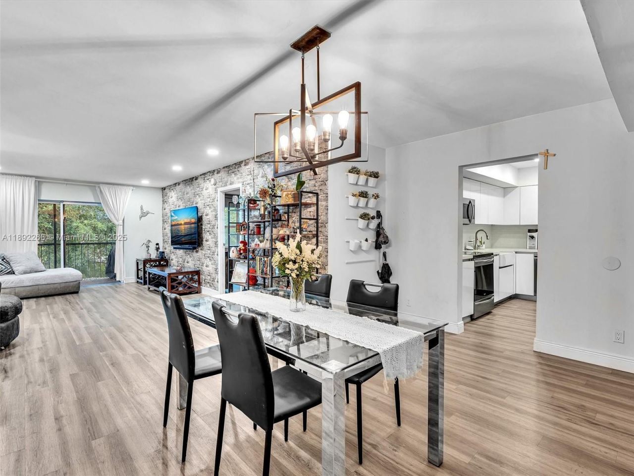 6061 N Falls Cir Dr, Unit 407, Lauderhill, FL 33319 Photo