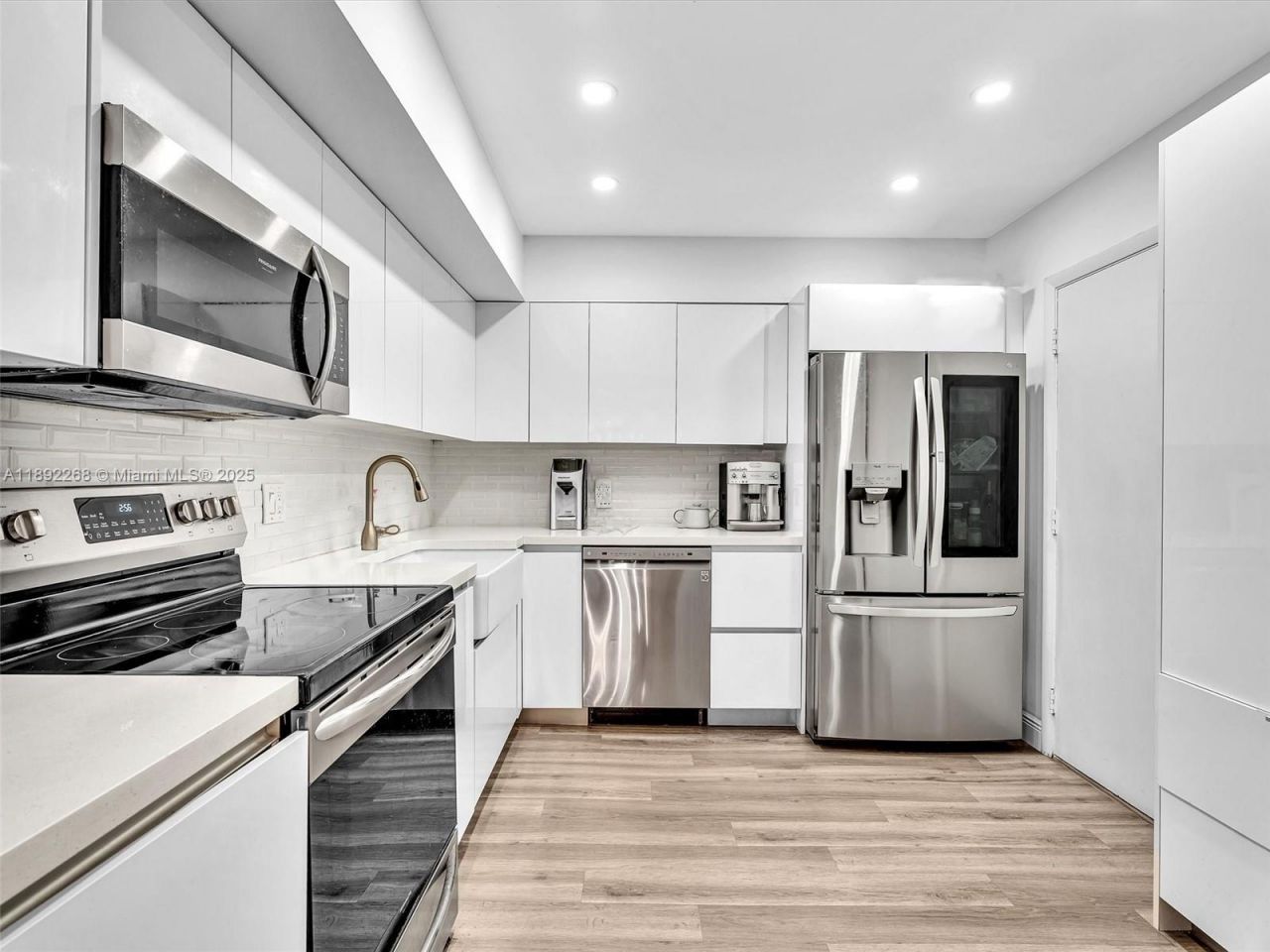 6061 N Falls Cir Dr, Unit 407, Lauderhill, FL 33319 Photo