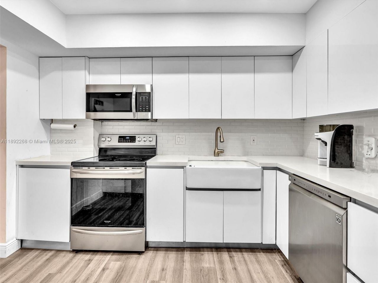 6061 N Falls Cir Dr, Unit 407, Lauderhill, FL 33319 Photo