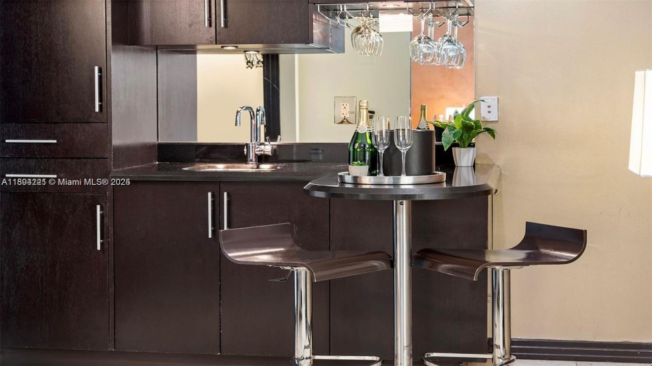 1437 Collins Ave, Unit 327, Miami Beach, FL 33139 Photo