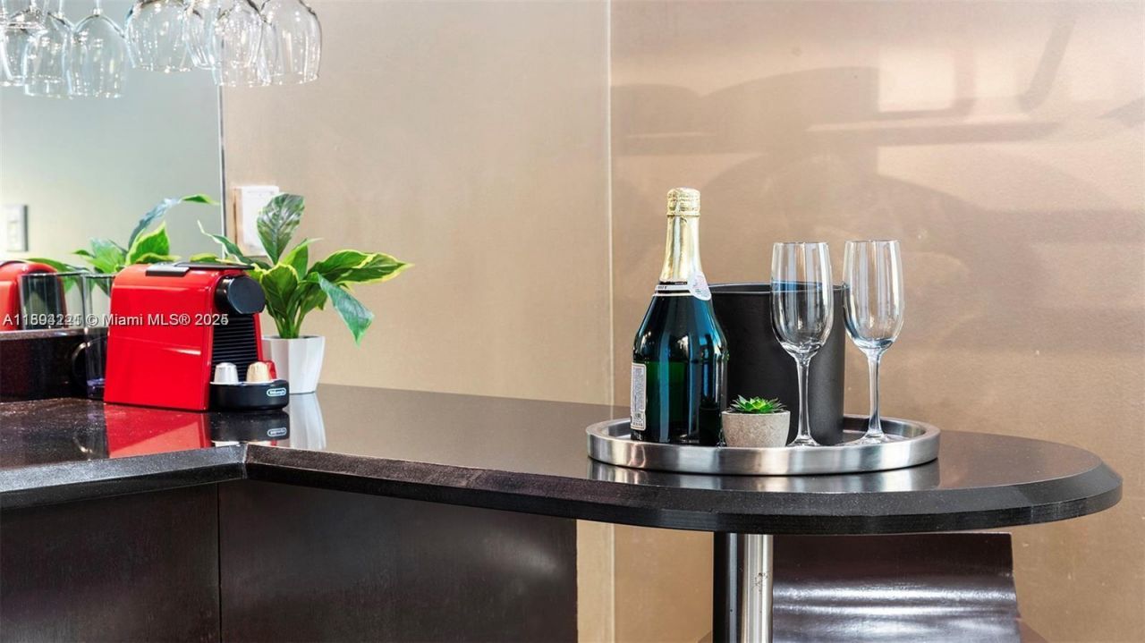 1437 Collins Ave, Unit 327, Miami Beach, FL 33139 Photo