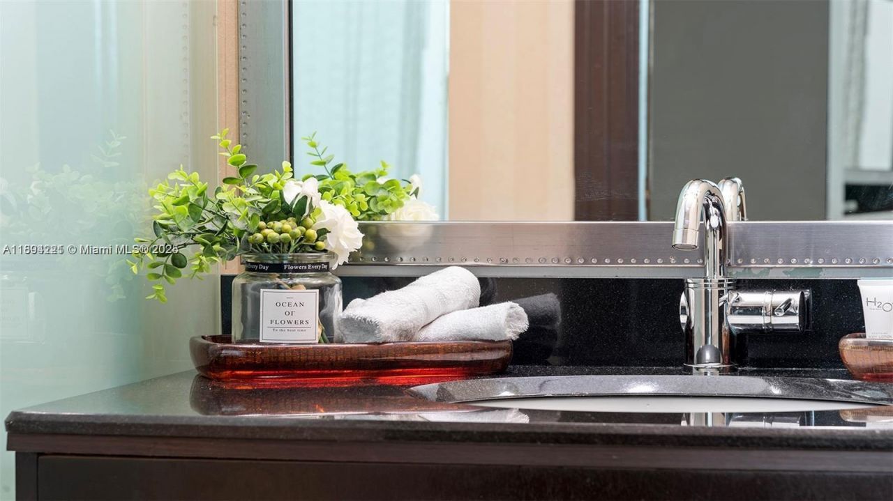 1437 Collins Ave, Unit 327, Miami Beach, FL 33139 Photo