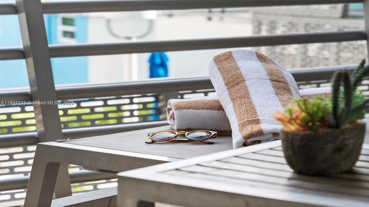 1437 Collins Ave, Unit 327, Miami Beach, FL 33139 Photo