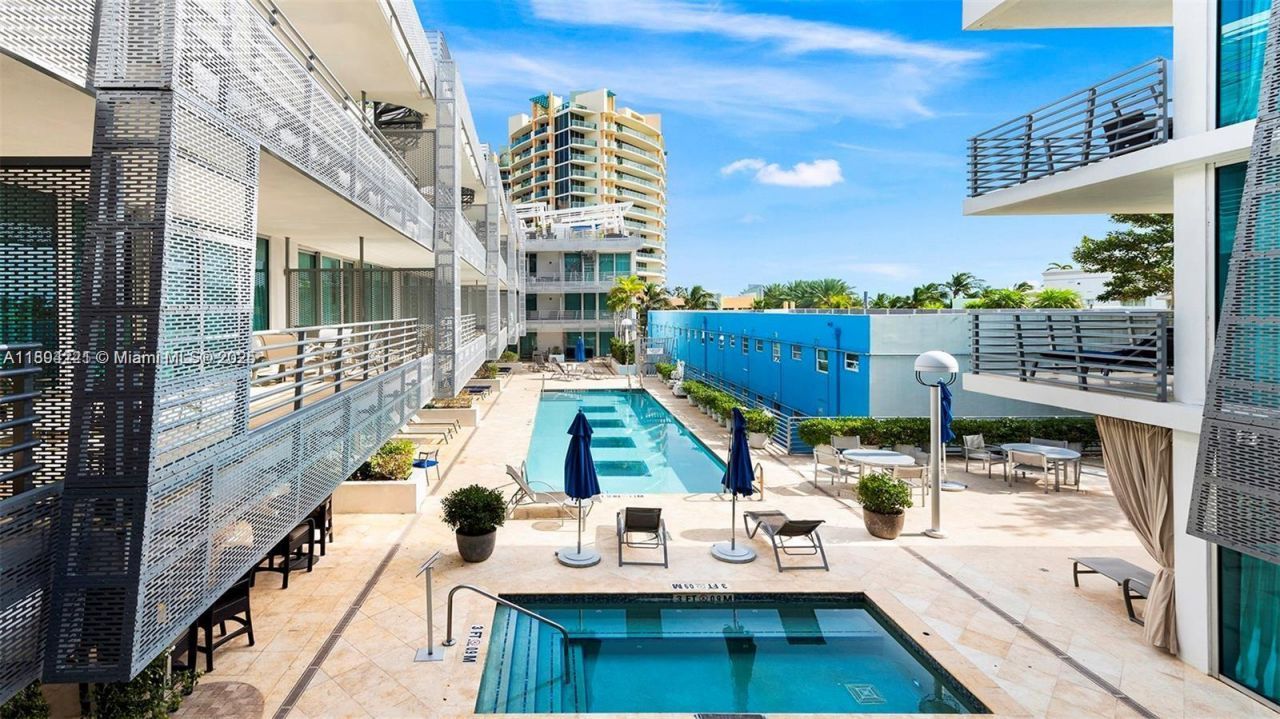 1437 Collins Ave, Unit 327, Miami Beach, FL 33139 Photo