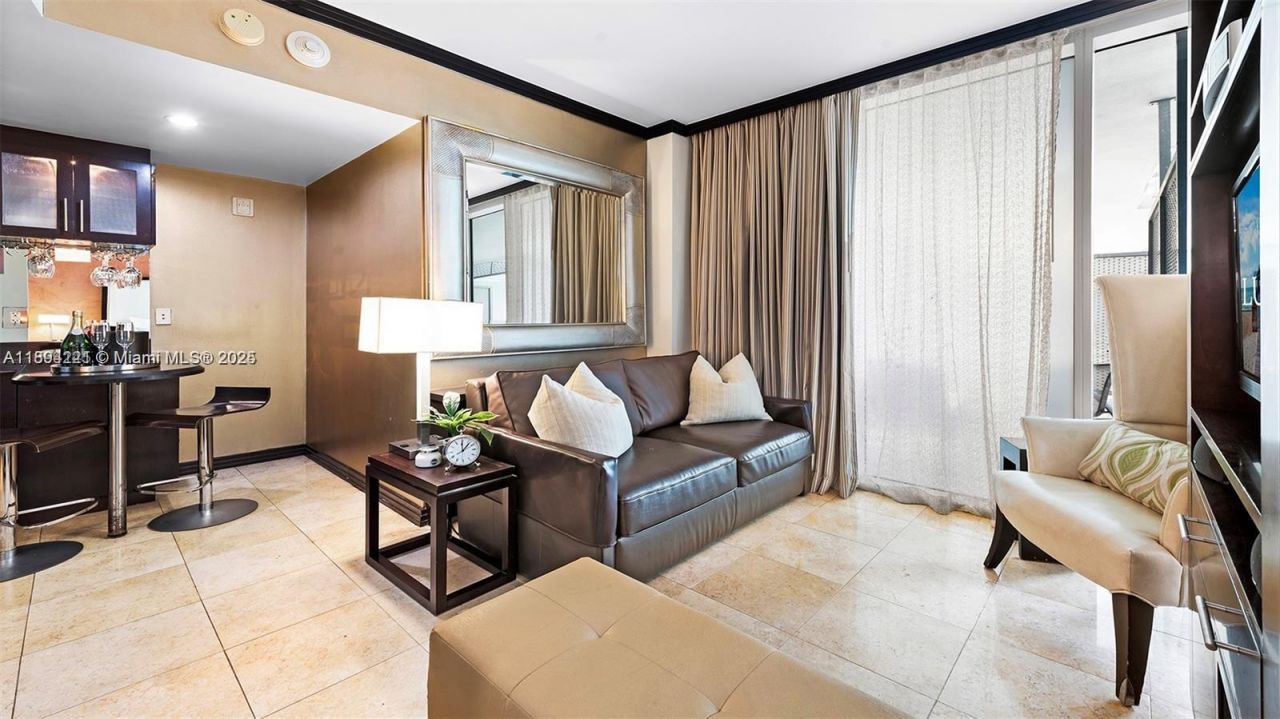 1437 Collins Ave, Unit 327, Miami Beach, FL 33139 Photo