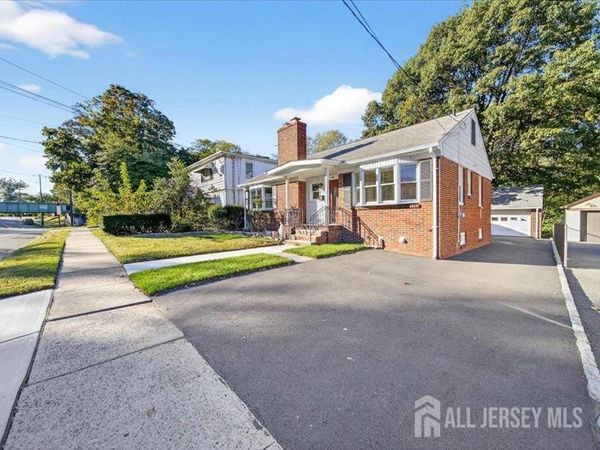 54 Freeman Street, Woodbridge, NJ 07095
