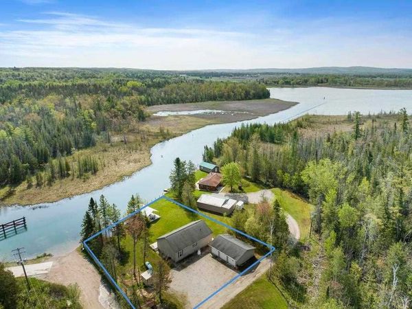 8018 Lake St, Alanson, MI 49706