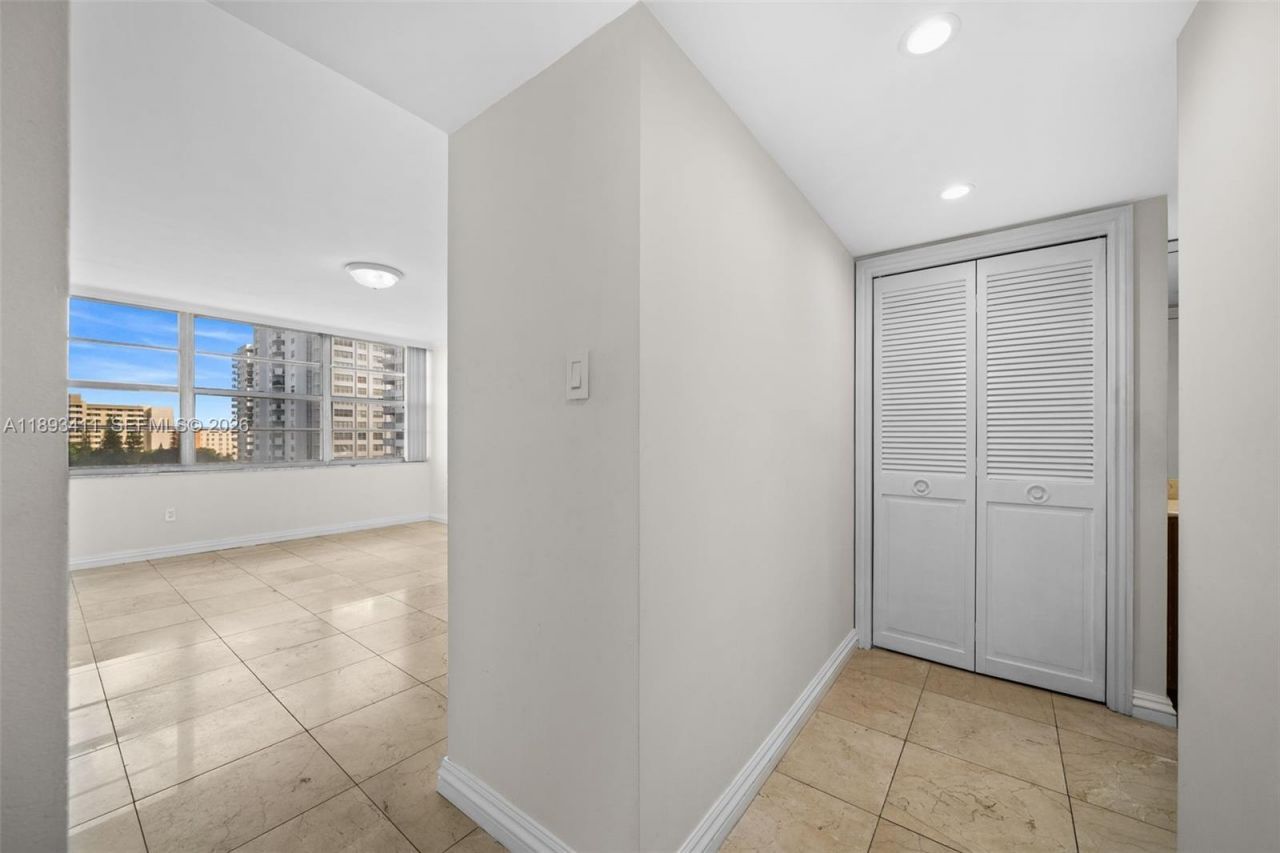 18011 Biscayne Blvd, Unit 902, Aventura, FL 33160 Photo
