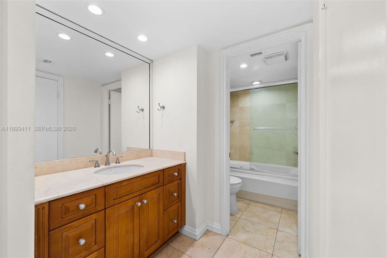 18011 Biscayne Blvd, Unit 902, Aventura, FL 33160 Photo