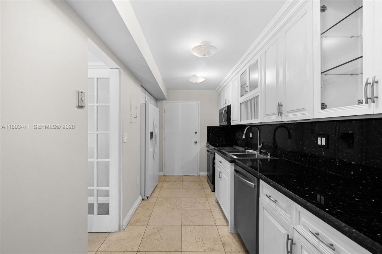 18011 Biscayne Blvd, Unit 902, Aventura, FL 33160 Photo