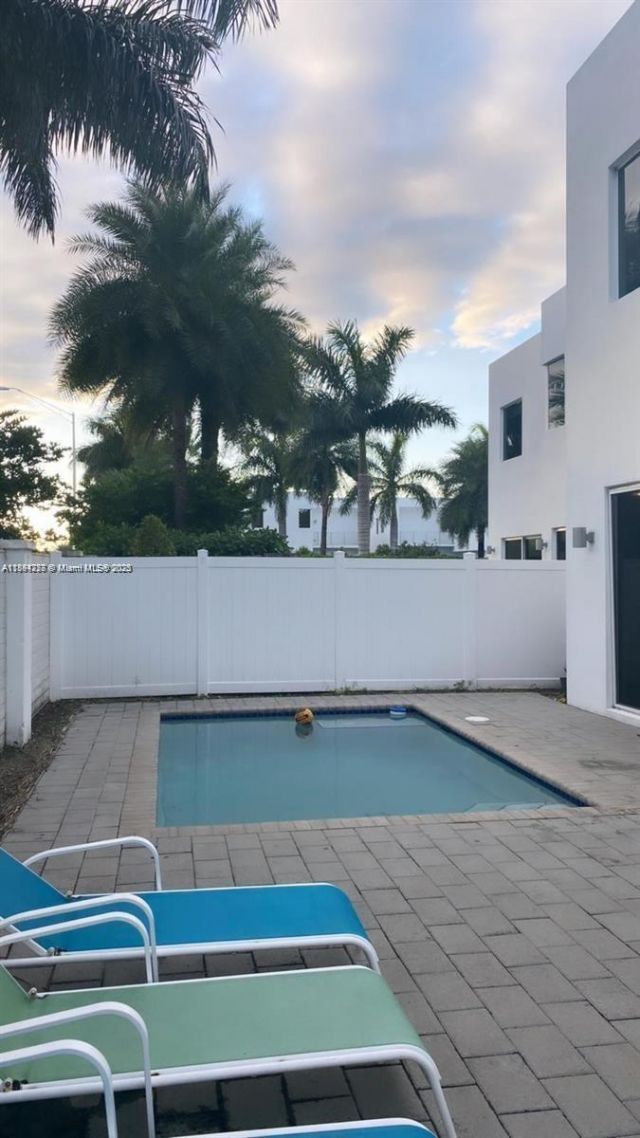 9880 NW 74th Ter, Doral, FL 33178 Photo
