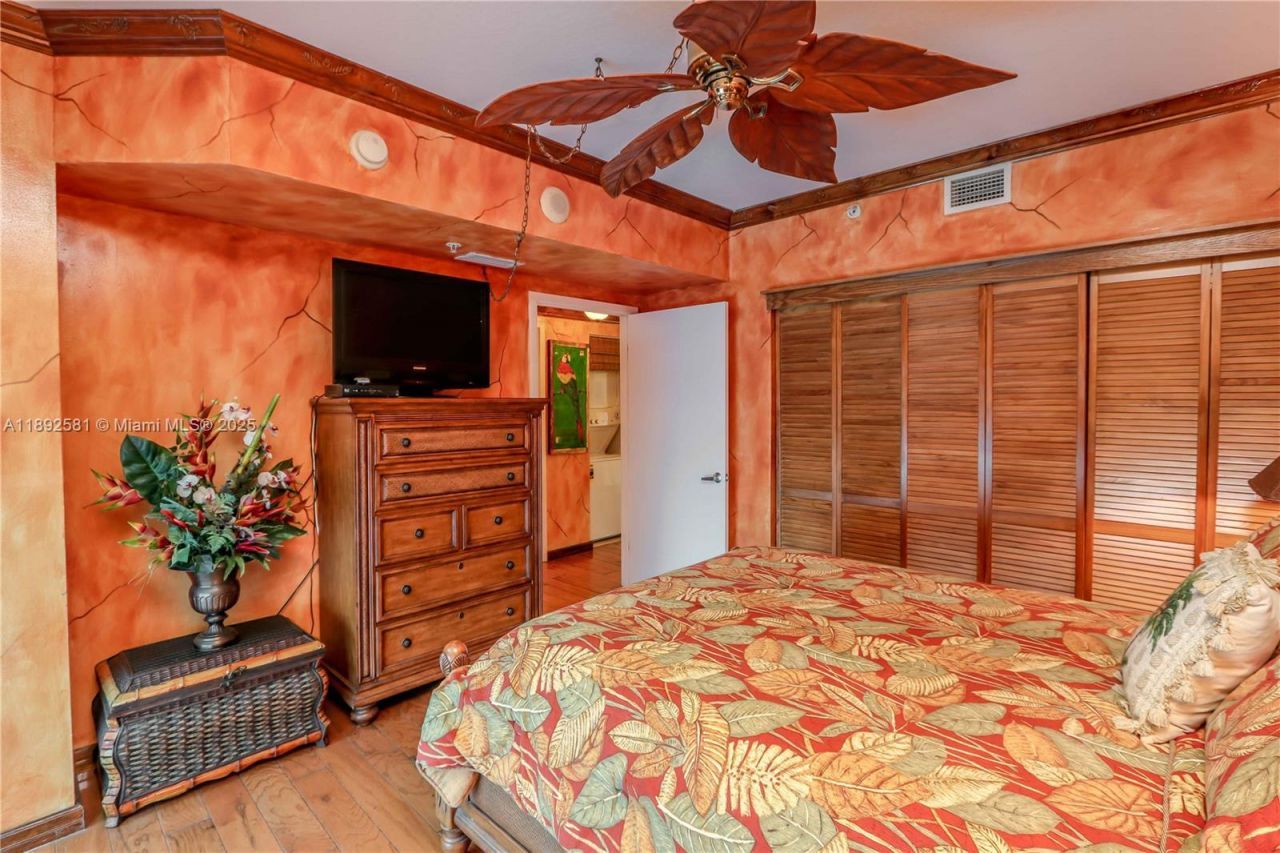 335 S Biscayne Blvd, Unit 1500, Miami, FL 33131 Photo