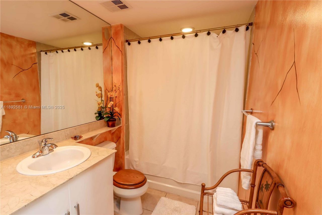 335 S Biscayne Blvd, Unit 1500, Miami, FL 33131 Photo