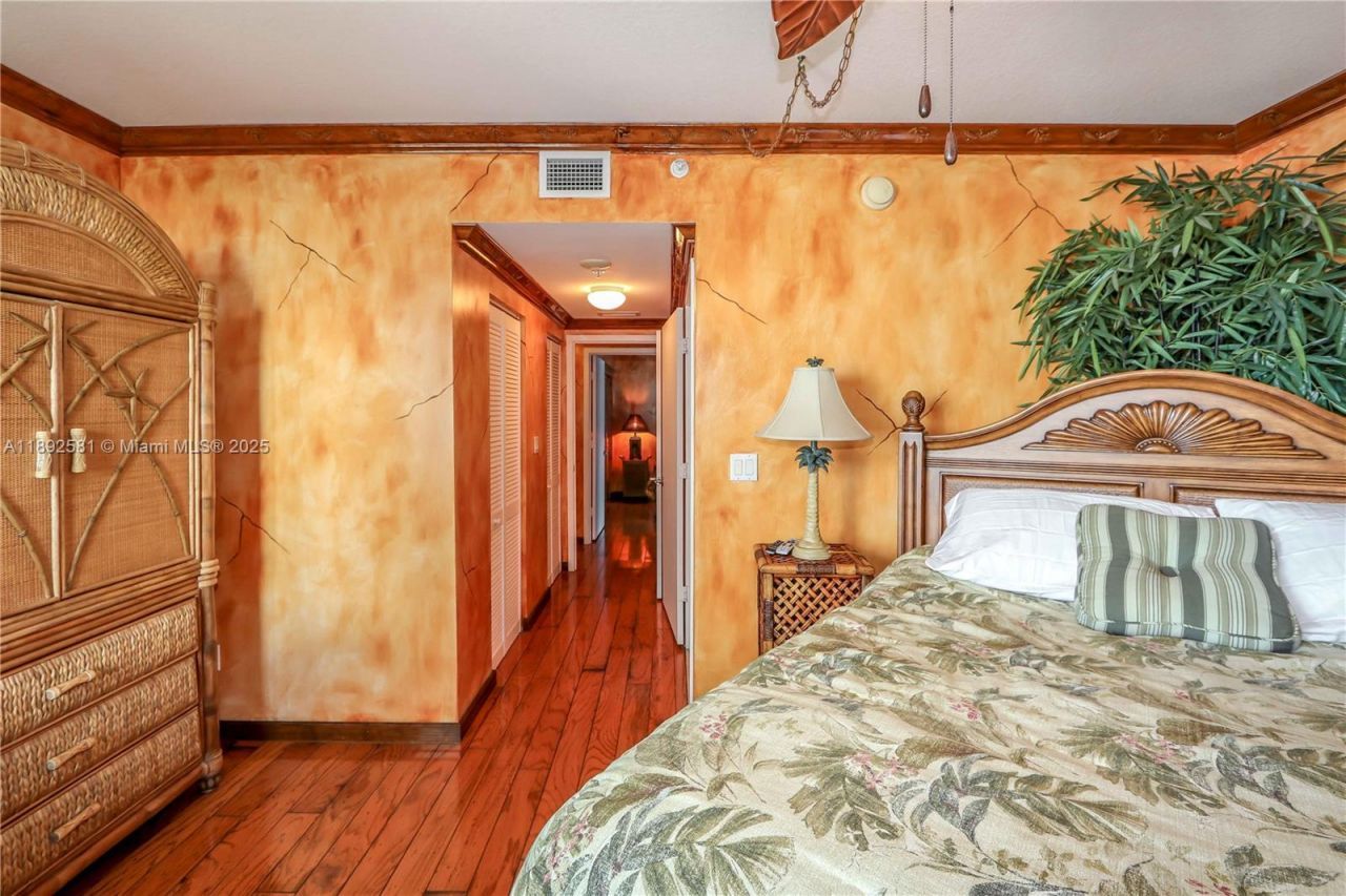 335 S Biscayne Blvd, Unit 1500, Miami, FL 33131 Photo