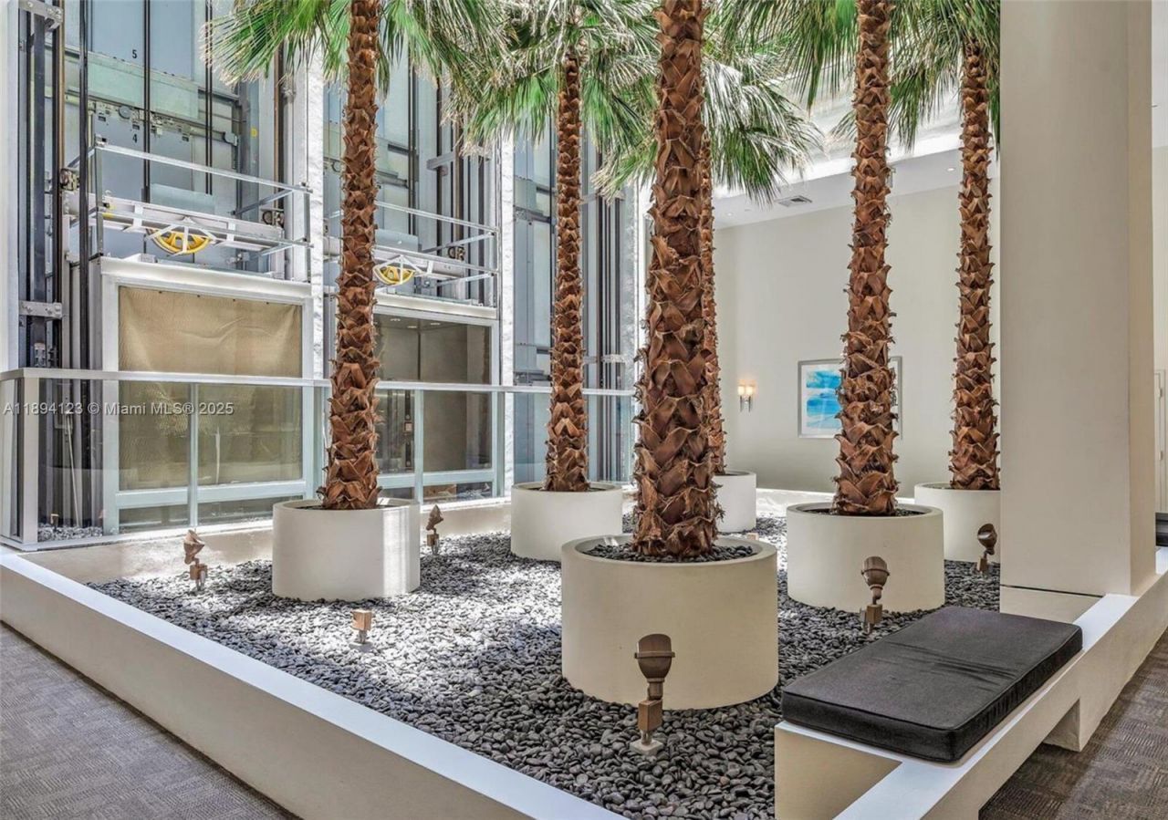 3131 NE 188th St, Unit 1-1001, Aventura, FL 33180 Photo