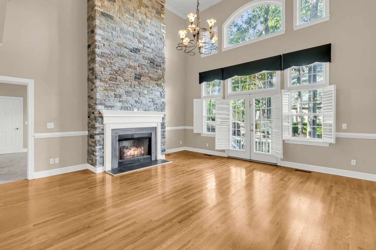 4201 Meadowbrook Court Photo 15