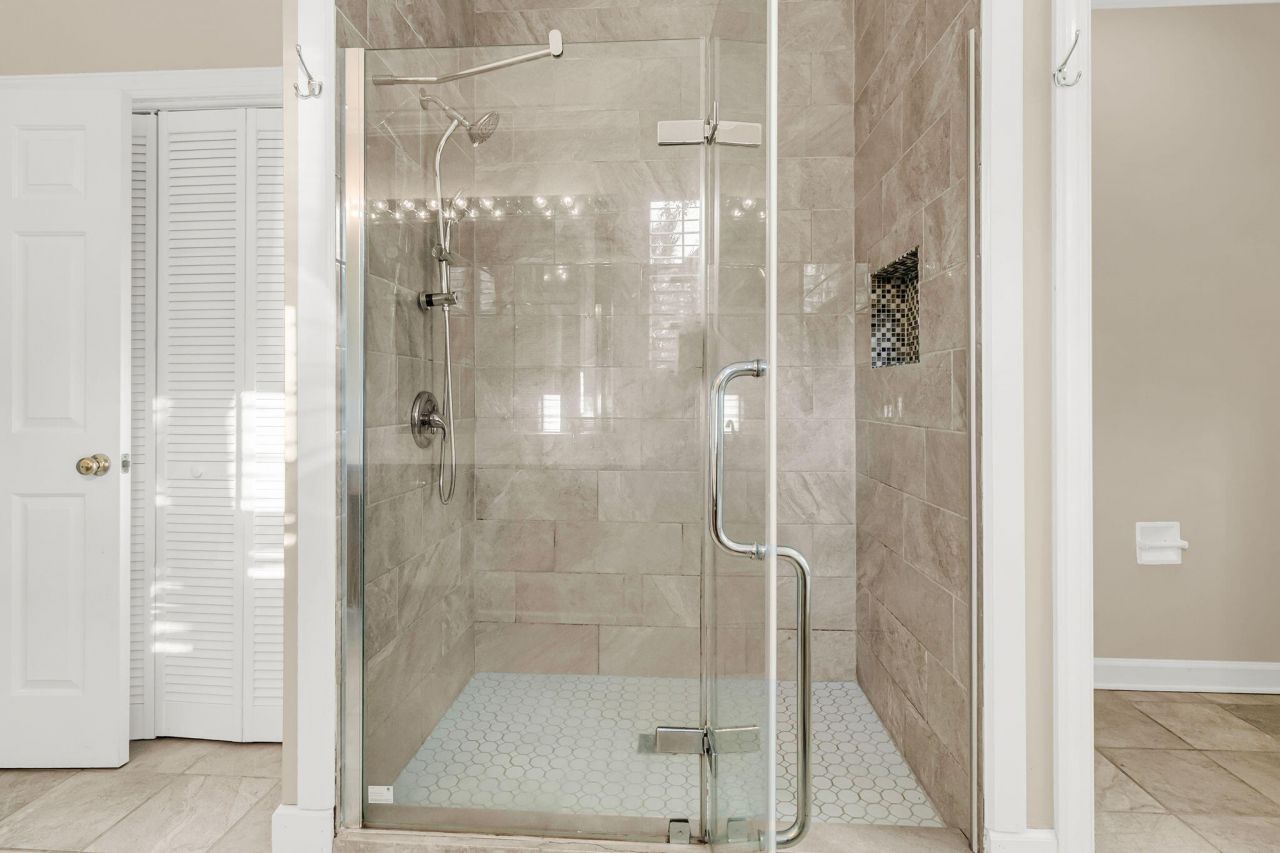 4201 Meadowbrook Court Photo 30