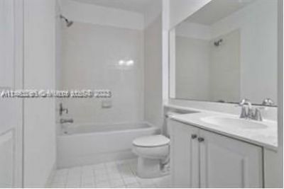3600 Oaks Clubhouse Dr, Unit 509, Pompano Beach, FL 33069 Photo
