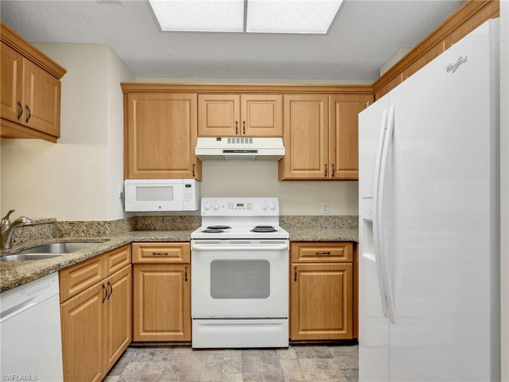 900 Arbor Lake Dr, Unit 9-206, Naples, FL 34110 Photo