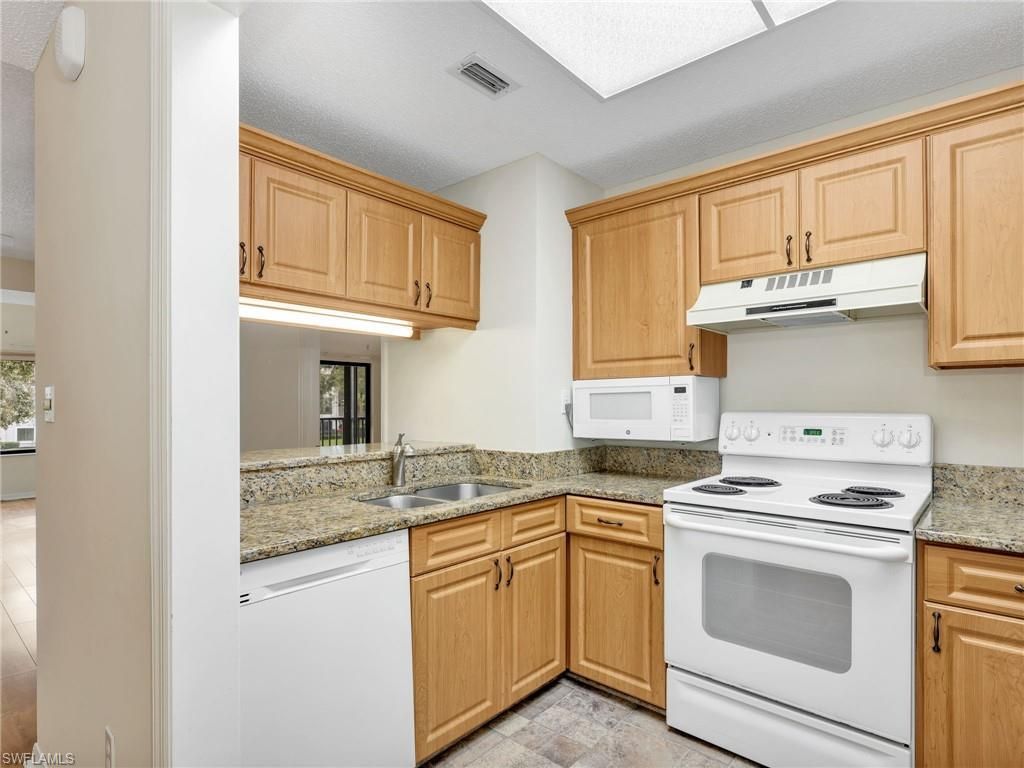 900 Arbor Lake Dr, Unit 9-206, Naples, FL 34110 Photo