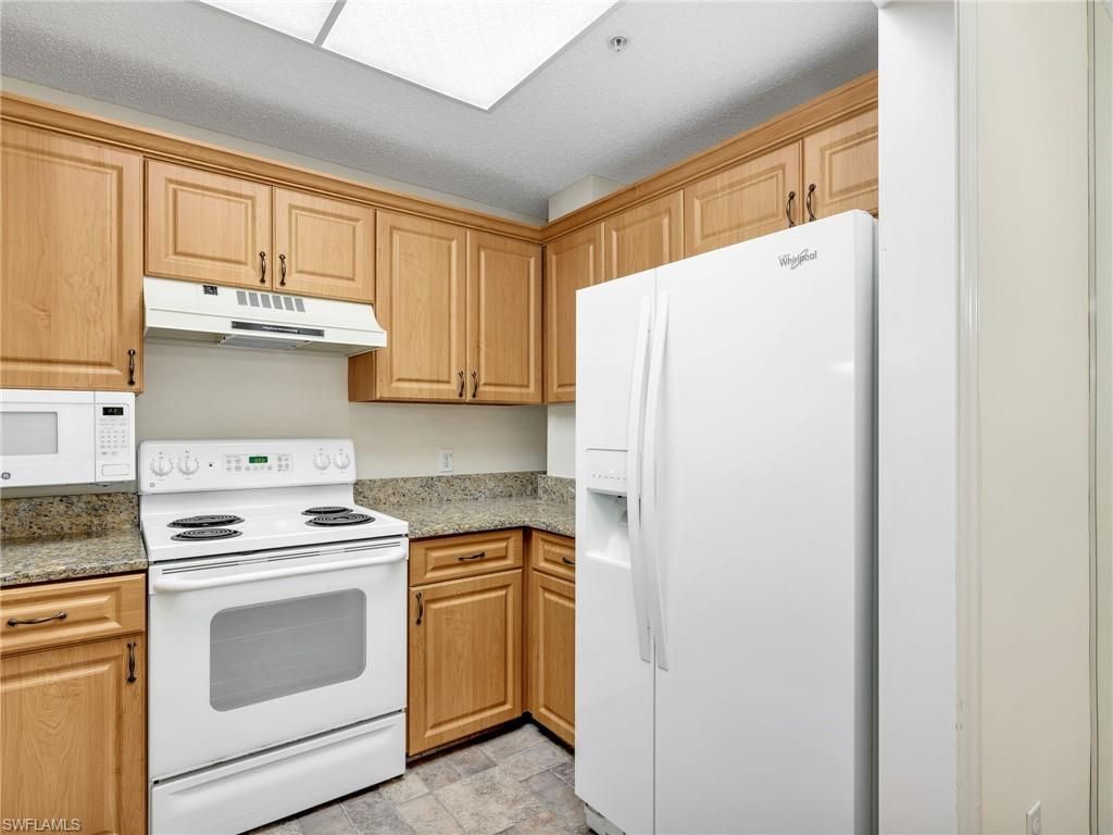900 Arbor Lake Dr, Unit 9-206, Naples, FL 34110 Photo