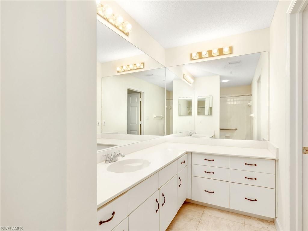 900 Arbor Lake Dr, Unit 9-206, Naples, FL 34110 Photo