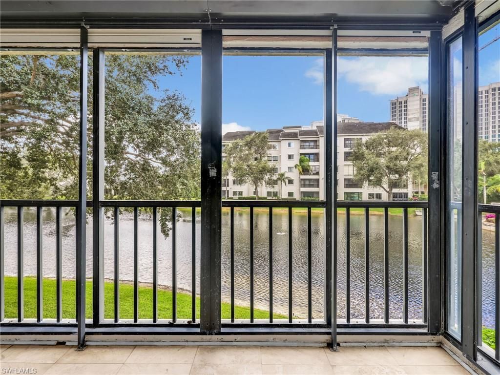 900 Arbor Lake Dr, Unit 9-206, Naples, FL 34110 Photo