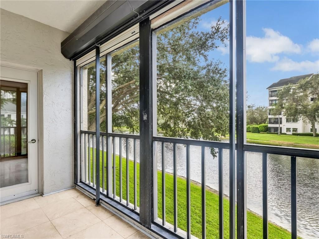 900 Arbor Lake Dr, Unit 9-206, Naples, FL 34110 Photo
