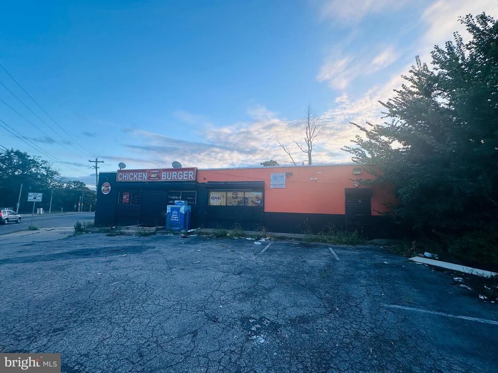 5501 Lindbergh Boulevard, Philadelphia, PA 19143 Main Photo