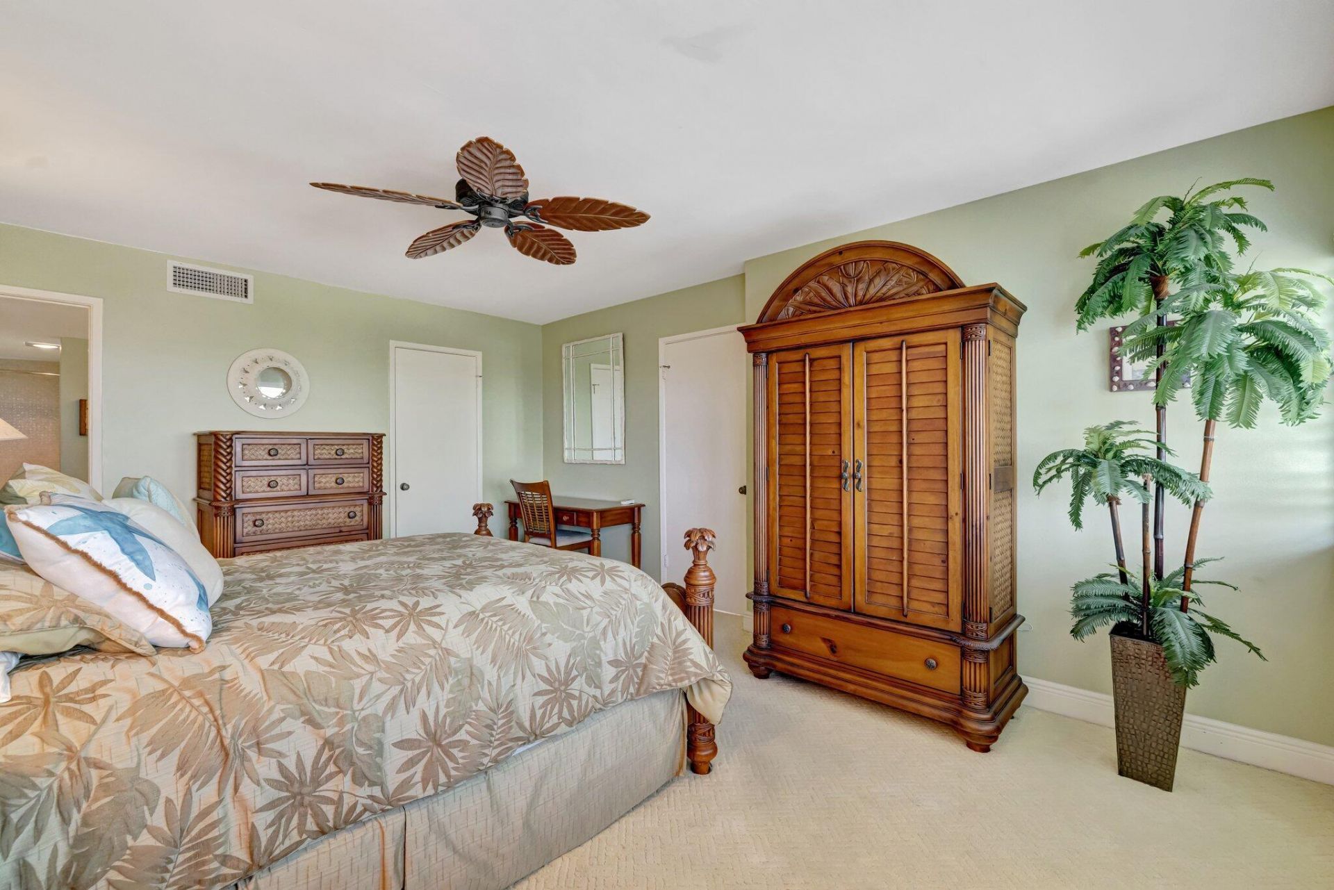 1555 NE Ocean Boulevard, Unit 402, Stuart, FL 34996 Photo
