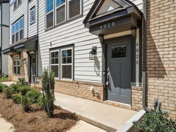 4028 Hidden Oaks Drive, Charlotte, NC 28205