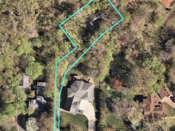 20450 Linwood Rd, Deephaven, MN 55331